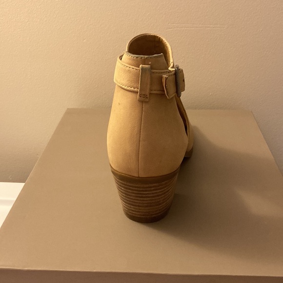 Lucky brand tan suede open toe booties (7.5) - Picture 6 of 7